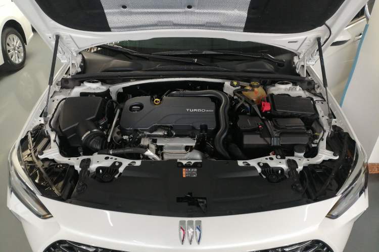 Used Buick Regal 2024 25T Deluxe Edition Engine Bay