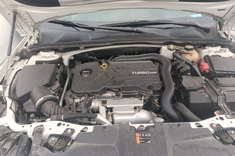 Used Buick Regal 2024 25T Deluxe Edition Engine Bay