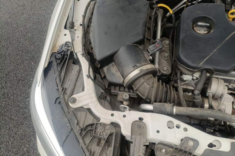 Used Buick Regal 2024 25T Deluxe Edition Engine Bay Right