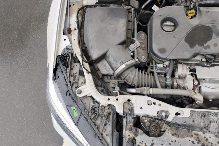 Used Buick Regal 2024 25T Deluxe Edition Engine Bay Right