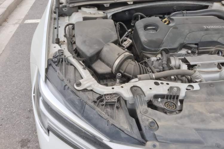Used Buick Regal 2024 25T Deluxe Edition Engine Bay Right