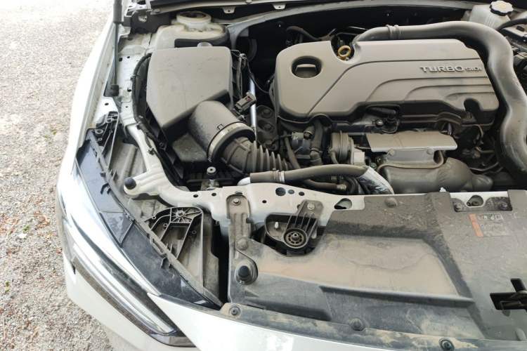 Used Buick Regal 2024 25T Deluxe Edition Engine Bay Right