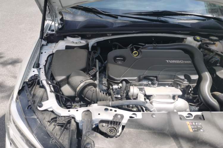 Used Buick Regal 2024 25T Deluxe Edition Engine Bay Right