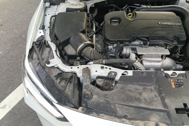 Used Buick Regal 2024 25T Deluxe Edition Engine Bay Right