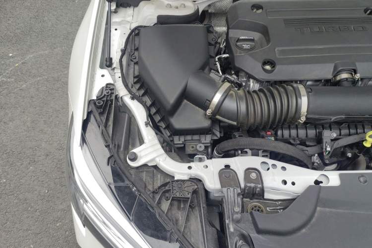Used Buick Regal 2024 28T Luxury Edition Engine Bay Right