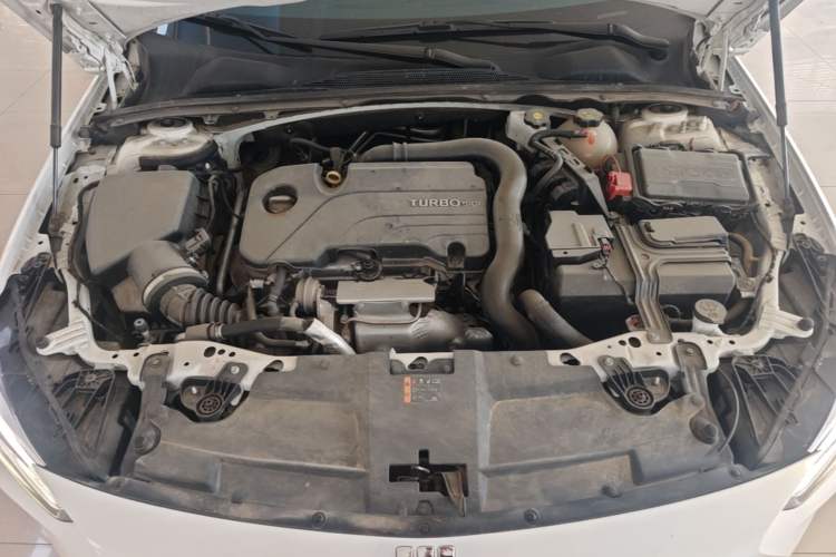 Used Buick Regal 2024 25T Deluxe Edition Engine Bay
