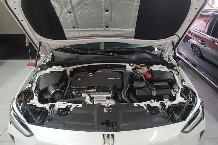 Used Buick Regal 2024 25T Deluxe Edition Engine Bay