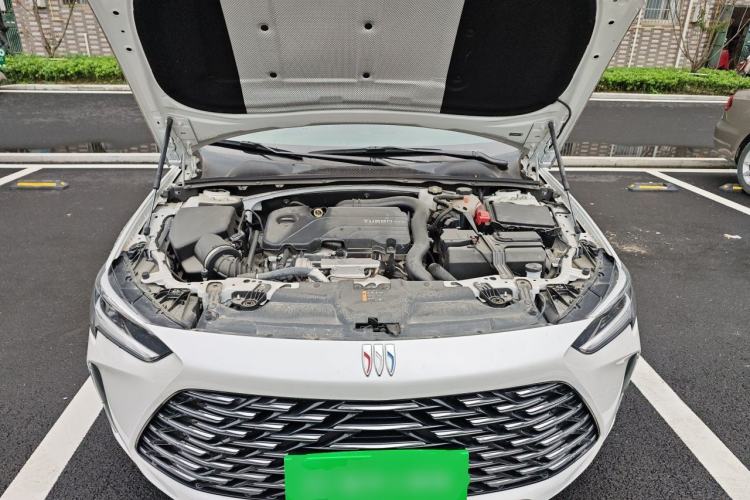 Used Buick Regal 2024 25T Deluxe Edition Engine Bay