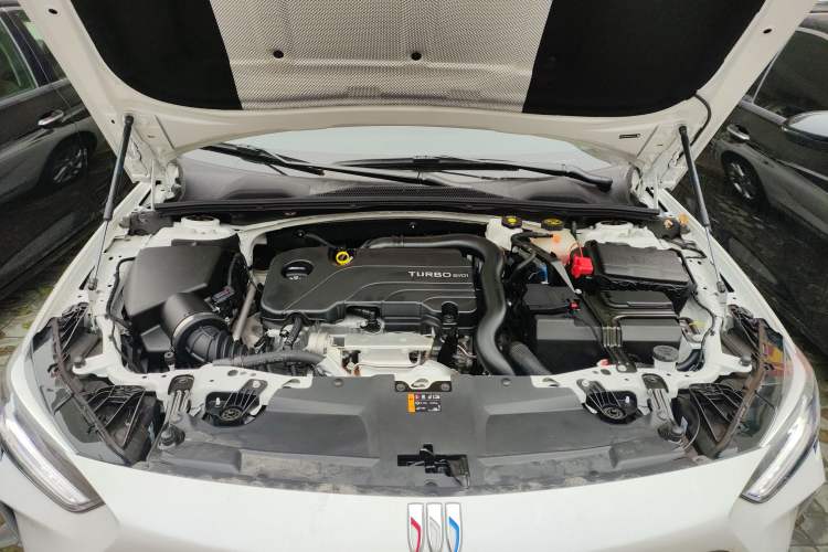 Used Buick Regal 2024 25T Deluxe Edition Engine Bay