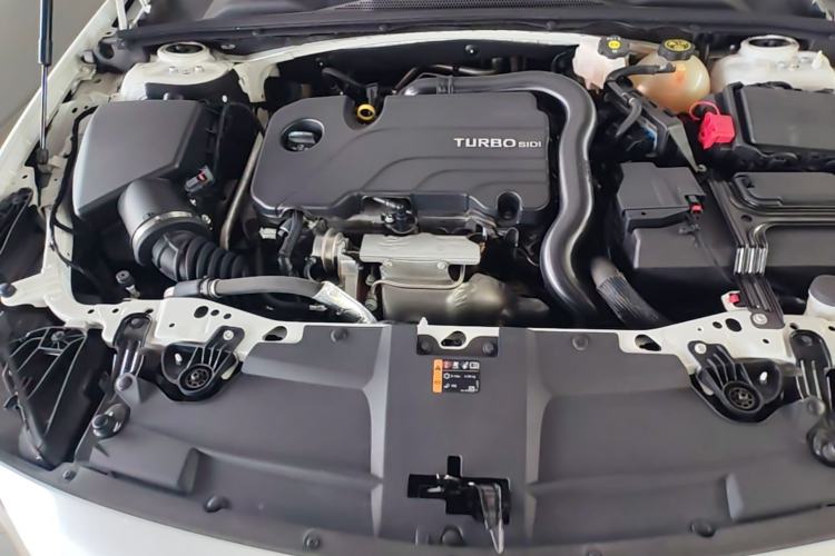 Used Buick Regal 2024 25T Deluxe Edition Engine Bay