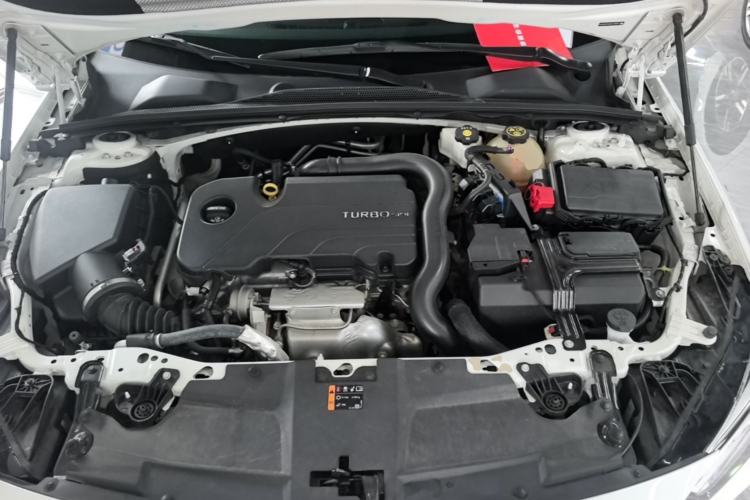 Used Buick Regal 2024 25T Deluxe Edition Engine Bay