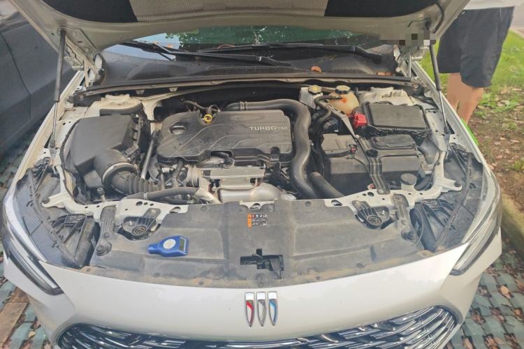 Used Buick Regal 2024 25T Deluxe Edition Engine Bay