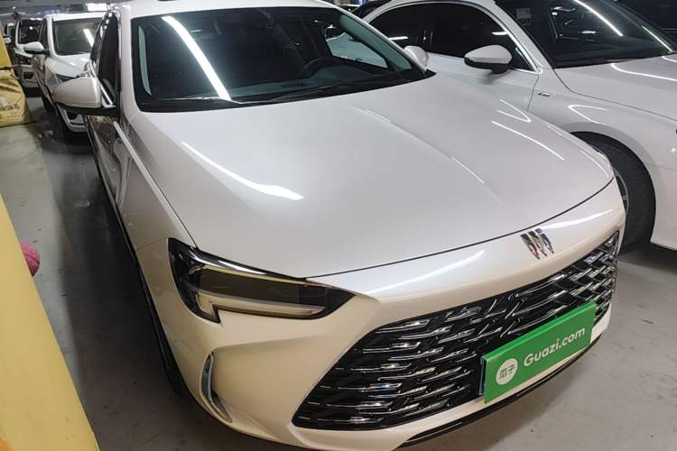 Used Buick Regal 2024 28T Luxury Edition Front Right 45 Deg