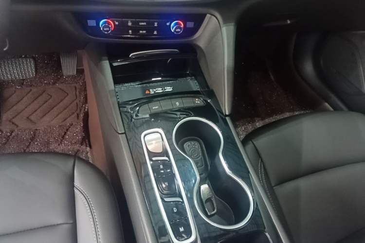 Used Buick Regal 2024 25T Deluxe Edition Gear Lever