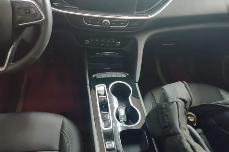 Used Buick Regal 2024 Revised 25T Ultra-Comfort Edition Gear Lever