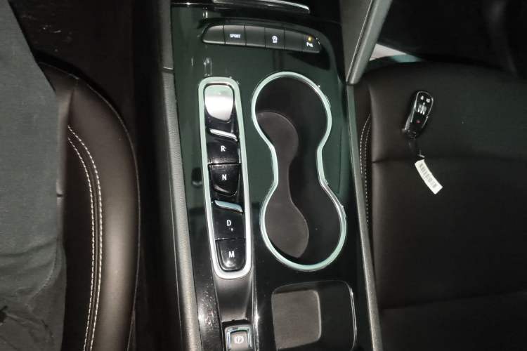 Used Buick Regal 2024 25T Deluxe Edition Gear Lever