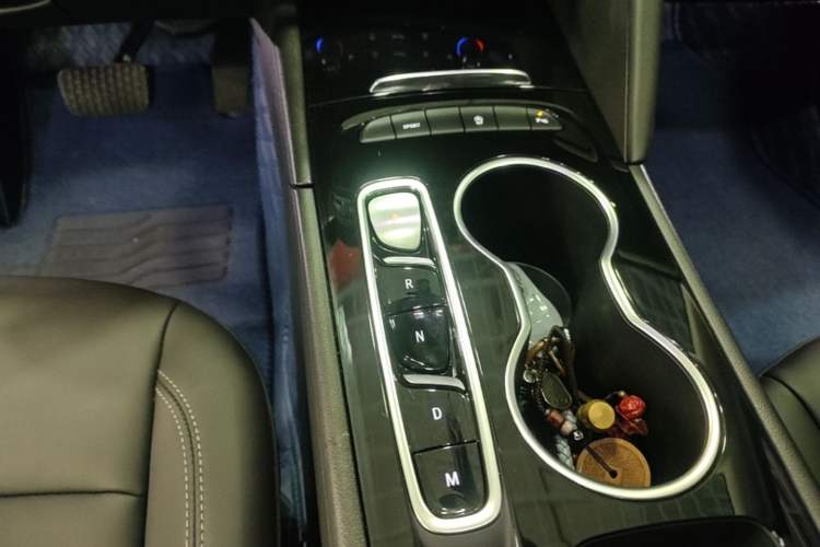Used Buick Regal 2024 Revised 25T Ultra-Comfort Edition Gear Lever