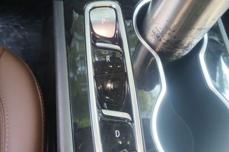 Used Buick Regal 2024 28T Luxury Edition Gear Lever