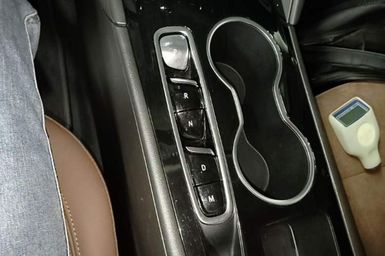 Used Buick Regal 2024 28T Luxury Edition Gear Lever