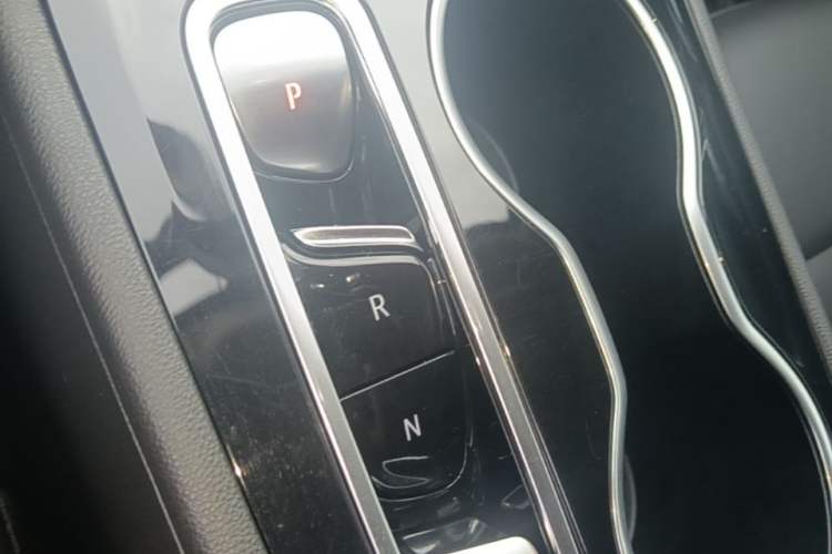 Used Buick Regal 2024 25T Deluxe Edition Gear Lever