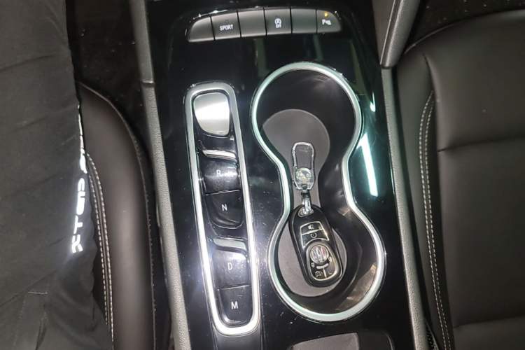 Used Buick Regal 2024 25T Deluxe Edition Gear Lever