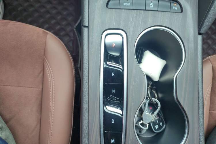 Used Buick Regal 2024 28T Luxury Edition Gear Lever