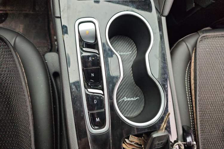 Used Buick Regal 2024 25T Deluxe Edition Gear Lever