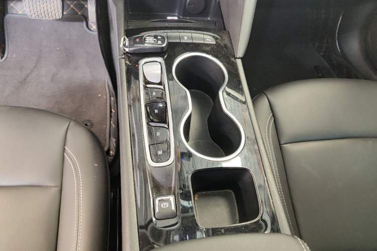 Used Buick Regal 2024 25T Deluxe Edition Gear Lever