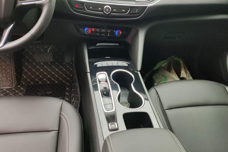 Used Buick Regal 2024 25T Deluxe Edition Gear Lever