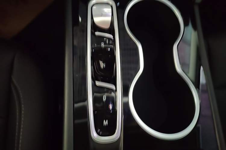 Used Buick Regal 2024 25T Deluxe Edition Gear Lever