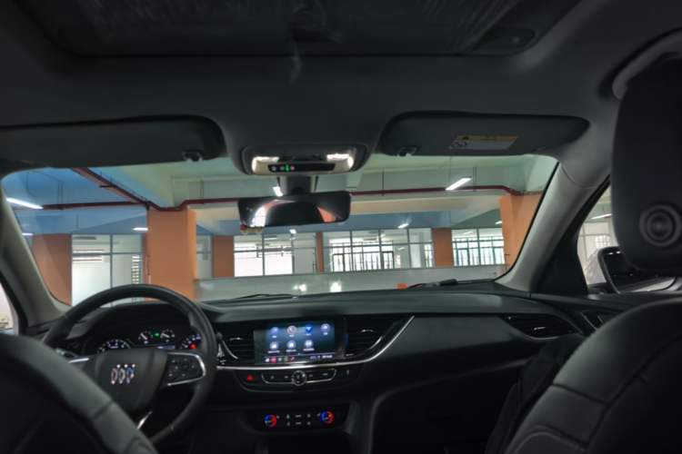 Used Buick Regal 2024 25T Deluxe Edition Headliner