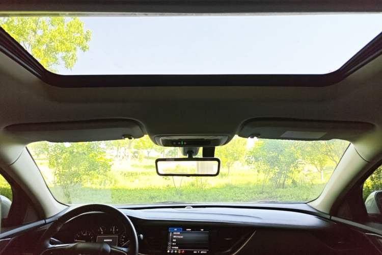 Used Buick Regal 2024 25T Deluxe Edition Headliner