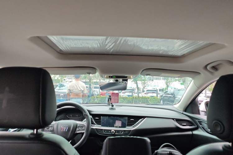 Used Buick Regal 2024 25T Deluxe Edition Headliner