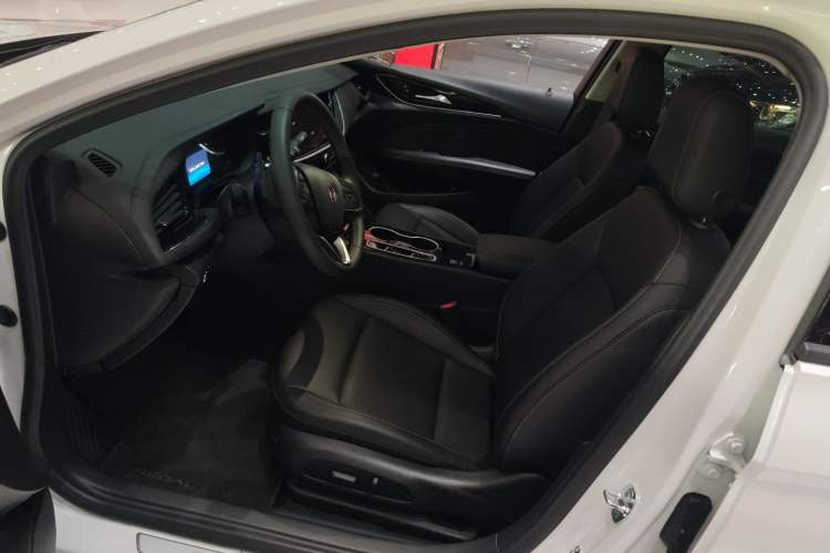 Used Buick Regal 2024 25T Deluxe Edition Interior 1