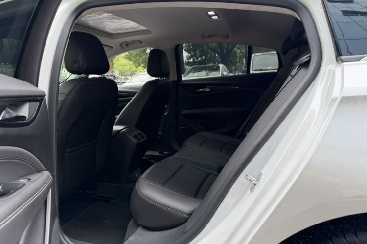 Used Buick Regal 2024 25T Deluxe Edition Interior 2