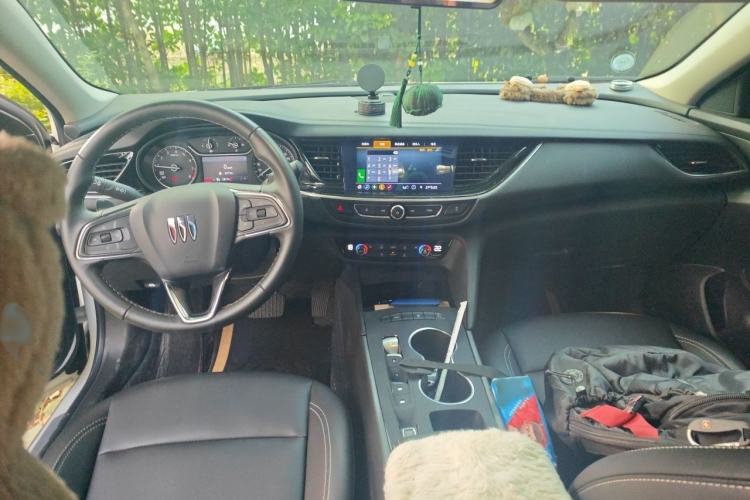 Used Buick Regal 2024 25T Deluxe Edition Interior 2