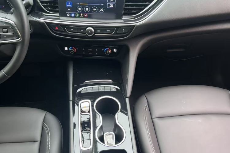 Used Buick Regal 2024 25T Deluxe Edition Interior 3