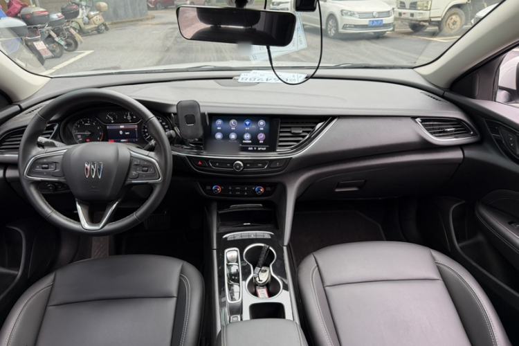 Used Buick Regal 2024 25T Deluxe Edition Interior 3