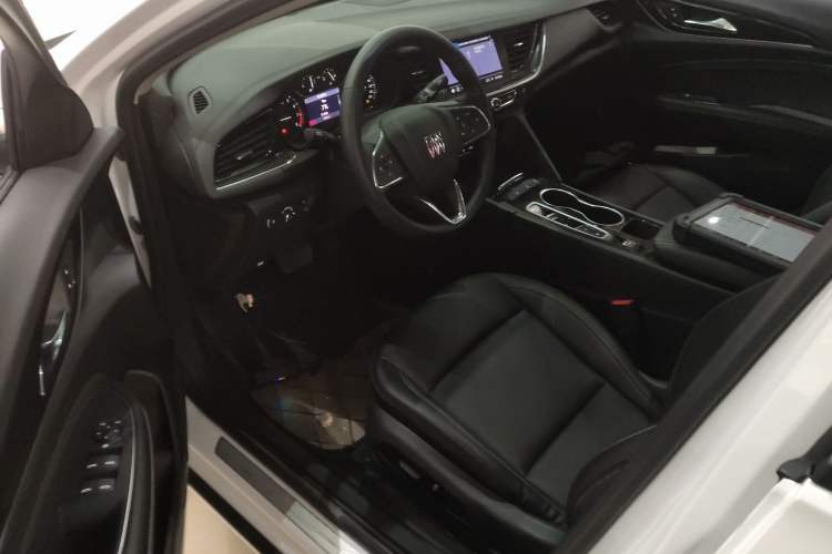 Used Buick Regal 2024 25T Deluxe Edition Interior 3