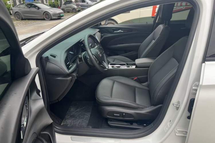 Used Buick Regal 2024 25T Deluxe Edition Interior 4