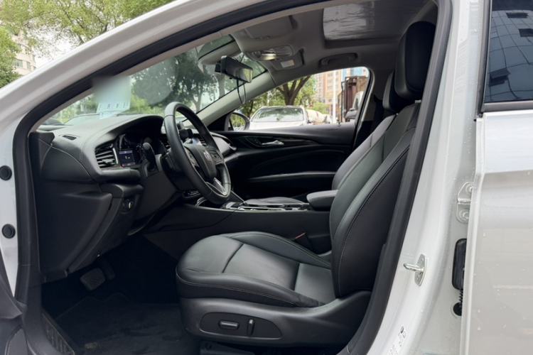 Used Buick Regal 2024 25T Deluxe Edition Interior 4