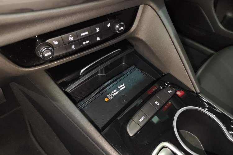 Used Buick Regal 2024 25T Deluxe Edition Interior 4