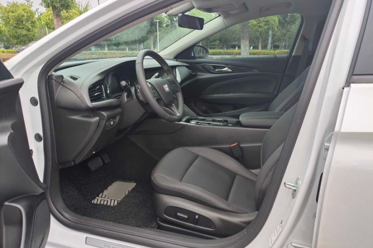 Used Buick Regal 2024 28T Luxury Edition Interior 6