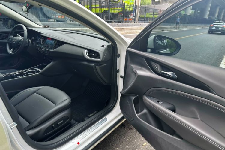 Used Buick Regal 2024 Revised 25T Ultra-Comfort Edition Interior 8