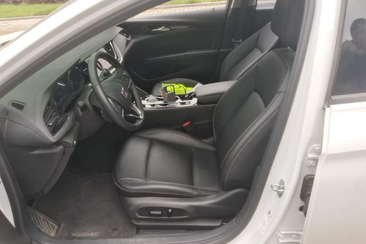 Used Buick Regal 2024 25T Deluxe Edition Left Front Seat