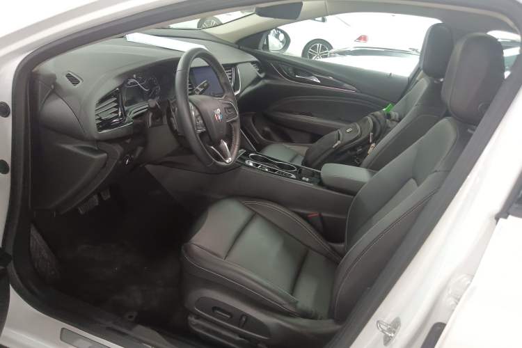 Used Buick Regal 2024 25T Deluxe Edition Left Front Seat