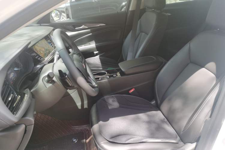 Used Buick Regal 2024 25T Deluxe Edition Left Front Seat