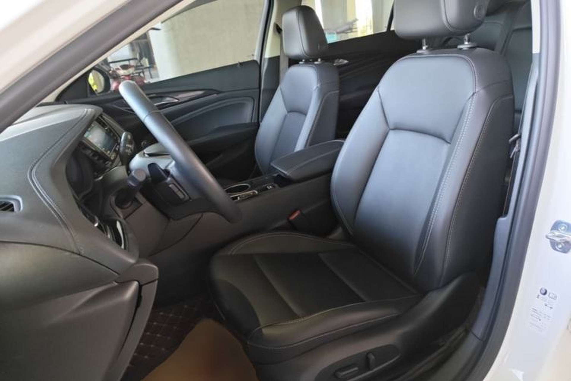 Used Buick Regal 2024 25T Deluxe Edition Left Front Seat