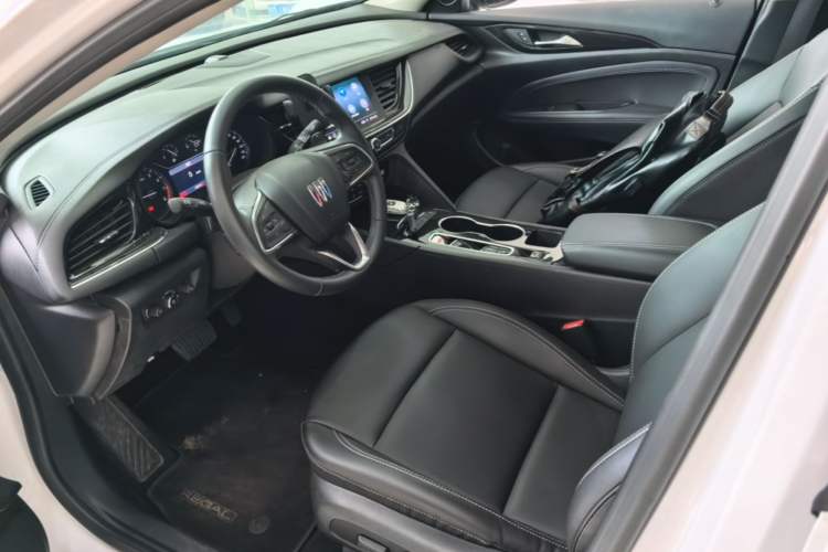 Used Buick Regal 2024 25T Deluxe Edition Left Front Seat