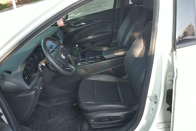 Used Buick Regal 2024 25T Deluxe Edition Left Front Seat